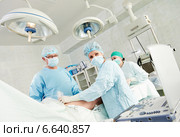 surgeons team at surgery operation. Стоковое фото, фотограф Дмитрий Калиновский / Фотобанк Лори