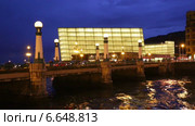 View of Sant Sebastian, Spain. Zurriola bridge over Urumea river and Kursaal Congress Centre in evening (2014 год). Стоковое видео, видеограф Яков Филимонов / Фотобанк Лори