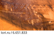 Индейские петроглифы вдоль Potash Road, окрестности Moab (Моав),  Arches National Park (Национальный парк Арки) (2014 год). Стоковое фото, фотограф Ирина Кожемякина / Фотобанк Лори