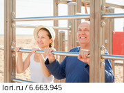Mature couple together training on pull-up bar. Стоковое фото, фотограф Яков Филимонов / Фотобанк Лори