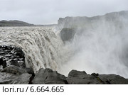 Водопад Деттифосс (исл. Dettifoss) на реке Йёкульсау-ау-Фьёдлум в дождливую погоду, Исландия (2014 год). Стоковое фото, фотограф Овчинникова Ирина / Фотобанк Лори