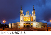 Panorama of Almudena cathedral at Madrid. Стоковое фото, фотограф Яков Филимонов / Фотобанк Лори