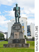 Памятник у Дома правительства в Рейкьявике (2014 год). Редакционное фото, фотограф Овчинникова Ирина / Фотобанк Лори