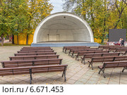 Москва. Открытая летняя концертная эстрада в саду имени Н. Э. Баумана (2012 год). Редакционное фото, фотограф Владимир Сергеев / Фотобанк Лори