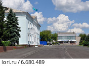 Акимат и гостиница в селе Саумалколь (Володаровка). Республика Казахстан (2014 год). Редакционное фото, фотограф Александр Тараканов / Фотобанк Лори