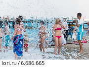 Пенная вечеринка на курорте, Кемер, Турция (2014 год). Редакционное фото, фотограф Володина Ольга / Фотобанк Лори