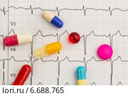 tablets on an ecg. Стоковое фото, фотограф Erwin Wodicka / Фотобанк Лори