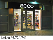 Сетевой магазин обуви "ECCO". Торгово-офисный комплекс "Елоховский пассаж". Бауманская улица, 32. Москва (2014 год). Редакционное фото, фотограф lana1501 / Фотобанк Лори