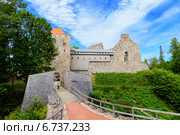 Вход в замок Зегевольд (Сигулдский замок). Латвия (2014 год). Стоковое фото, фотограф Марина Славина / Фотобанк Лори