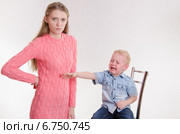Мама наказала трехлетнего мальчика. Стоковое фото, фотограф Иванов Алексей / Фотобанк Лори