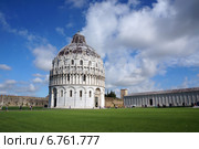 Площадь Чудес (Piazza dei Miracoli) или Соборная площадь. Пиза. Италия (2014 год). Стоковое фото, фотограф Виктор Филиппович Погонцев / Фотобанк Лори