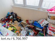 Беспорядок на балконе (2014 год). Редакционное фото, фотограф Володина Ольга / Фотобанк Лори