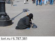 Нищая старушка на улице просит милостыню, Москва (2009 год). Стоковое фото, фотограф lana1501 / Фотобанк Лори