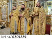 Спасский храм поселок Андреевка, Великий вход (2014 год). Редакционное фото, фотограф Дмитрий Неумоин / Фотобанк Лори