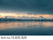 Панорамный вид с Троицкого моста на Дворцовую набережную, стрелку Васильевского острова и Неву (2014 год). Стоковое фото, фотограф Ольга Визави / Фотобанк Лори