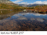 Прозрачная вода горного озера. Стоковое фото, фотограф Дмитрий Кривопалов / Фотобанк Лори