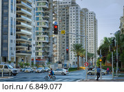 Перекресток улиц Israel Galili и Ha-Tkuma в Ришон ле Ционе (2014 год). Редакционное фото, фотограф verbaska / Фотобанк Лори
