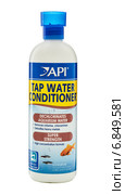 Кондиционер для воды в аквариуме Tap Water Conditioner 473ml (2014 год). Редакционное фото, фотограф verbaska / Фотобанк Лори