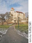 Замок Лихтенштейн (Burg Liechtenstein) на краю Венского леса к югу от Вены. Австрия (2014 год). Стоковое фото, фотограф stargal / Фотобанк Лори