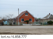 Деревенский кирпичный дом (2015 год). Стоковое фото, фотограф Илья Пермяков / Фотобанк Лори