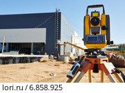 Surveyor equipment at construction site. Стоковое фото, фотограф Дмитрий Калиновский / Фотобанк Лори