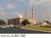 Мечеть имама Ахмада ибн Ханбаля  (Al Emam Ahmad Bin Hanbal ). Центральная площадь. Шарджа. ОАЭ (2014 год). Редакционное фото, фотограф Сергей Афанасьев / Фотобанк Лори