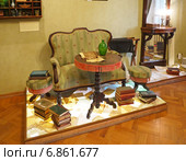 Москва, Музей М.А. Булгакова, экспозиция, гостиная (2014 год). Редакционное фото, фотограф Татьяна Юни / Фотобанк Лори