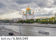 Храм Христа Спасителя в дождливую погоду (2014 год). Редакционное фото, фотограф Алёшина Оксана / Фотобанк Лори