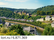 Панорама города Буйон (Bouillon) со средневековой крепостью на горе. Бельгия (2013 год). Стоковое фото, фотограф Татьяна Федулова / Фотобанк Лори