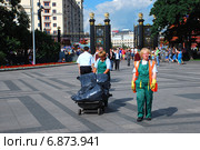 Дворники в Александровском саду в Москве (2009 год). Редакционное фото, фотограф lana1501 / Фотобанк Лори
