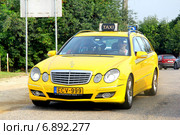 Mercedes-Benz S211 E-class (2014 год). Редакционное фото, фотограф Art Konovalov / Фотобанк Лори