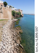 Берег реки Бу-Регрет и Андалузская стена (Andalusier Mauer). Рабат. Марокко (2013 год). Стоковое фото, фотограф Сергей Афанасьев / Фотобанк Лори