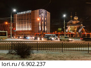 Город Тула, Тульский Машзавод и Храм Равноапостольного князя Владимира вечером (2015 год). Редакционное фото, фотограф Игорь Низов / Фотобанк Лори