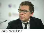 Гайдаровский форум 2015 "Россия и мир:новый вектор". Управляющий акционер компании Rambler&Co Александр Мамут. Редакционное фото, фотограф Александр С. Курбатов / Фотобанк Лори