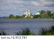 Ростов Великий. Вид на озеро Неро и Спасо-Яковлеский Димитриев монастырь вдали (2014 год). Стоковое фото, фотограф Яна Королёва / Фотобанк Лори