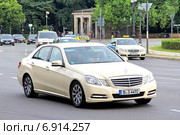 Mercedes-Benz W212 E-class (2014 год). Редакционное фото, фотограф Art Konovalov / Фотобанк Лори
