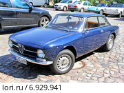 Alfa Romeo GT 1300 Junior (2014 год). Редакционное фото, фотограф Art Konovalov / Фотобанк Лори