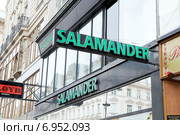 Магазин Саламандер в Вене ( Salamander ). Австрия (2014 год). Редакционное фото, фотограф stargal / Фотобанк Лори