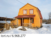 Дачный домик с ломанной крышей. Стоковое фото, фотограф Александр Щепин / Фотобанк Лори