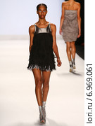 NEW YORK, NY - SEPTEMBER 05: A model walks the runway at the Project Runway (Alexander Knox) show during MBFW Spring 2015 at Lincoln Center on September 5, 2014 in NYC. Редакционное фото, фотограф Anton Oparin / Фотобанк Лори