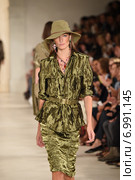 NEW YORK, NY - SEPTEMBER 11: A model walks the runway at Ralph Lauren fashion show during Mercedes-Benz Fashion Week Spring 2015 on September 11, 2014 in New York City. Редакционное фото, фотограф Anton Oparin / Фотобанк Лори