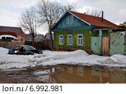 Автохлам на весенней улице. Город Заводоуковск (2014 год). Стоковое фото, фотограф Александр Тараканов / Фотобанк Лори