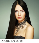 Portrait of young beautiful woman with jewelry. Стоковое фото, агентство Ingram Publishing / Фотобанк Лори