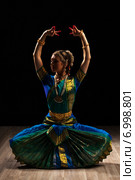 Beautiful girl dancer of Indian classical dance Bharatanatyam. Стоковое фото, агентство Ingram Publishing / Фотобанк Лори