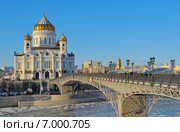 Храм Христа Спасителя и Патриарший мост (2015 год). Стоковое фото, фотограф Алексей Голованов / Фотобанк Лори