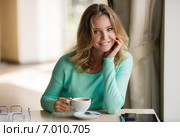 Portrait of cute smiling woman in a cafe for a cup of coffee. Стоковое фото, фотограф Александр Савченко / Фотобанк Лори