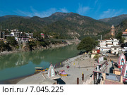 Laxman Jhula - мост через реку Ганг (2014 год). Стоковое фото, фотограф Elena Odareeva / Фотобанк Лори