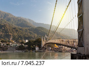 Река Ганг и мост Ram Jhula, Ришикеш, Индия (2014 год). Стоковое фото, фотограф Elena Odareeva / Фотобанк Лори