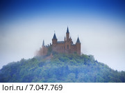 Удивительный вид на замок Гогенцоллерн в тумане (2014 год). Стоковое фото, фотограф Сергей Новиков / Фотобанк Лори