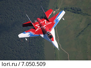 МиГ-29ОВТ с изменяемым вектором тяги полёт на фоне земли. Съёмка с воздуха. (2005 год). Редакционное фото, фотограф Михеев Алексей / Фотобанк Лори